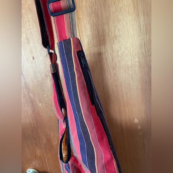 Kavu Purse with zippers and adjustable strap - Picture 3 of 10